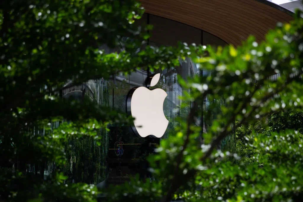 Искусственный интеллект в магазинах не заменит продавцов: создатель Apple Store объяснил почему