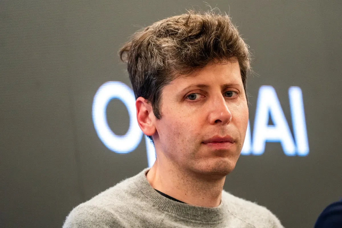 Apple обвинила OpenAI в краже тайн и переманивании 400 сотрудников: новости накануне IPO