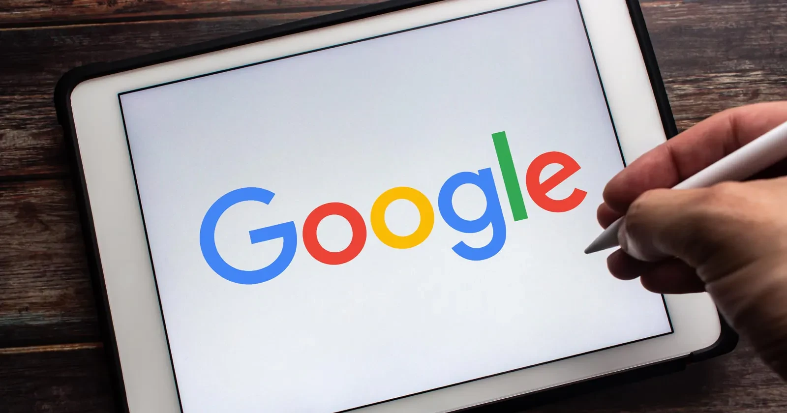 Google снял запрет на llms.txt: файл не поможет в поиске, но и не навредит